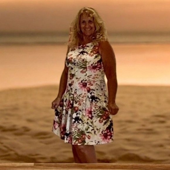 American living sleeveless dress beautiful flowers stretchy Red green ye… - Picture 3 of 16